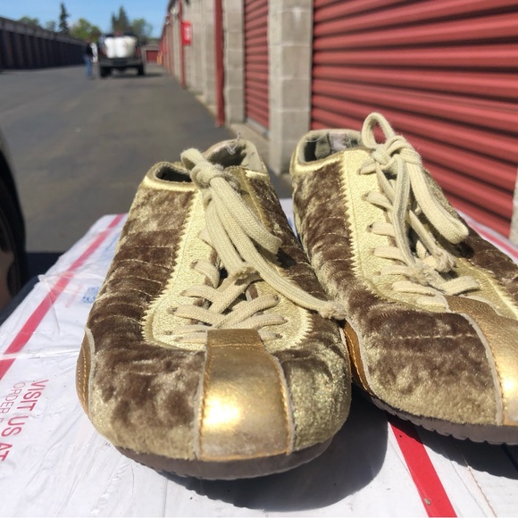 Vintage DKNY Womens golden brown Velvet Lace Up Comfort Sneakers Size 7.5 - Picture 3 of 11